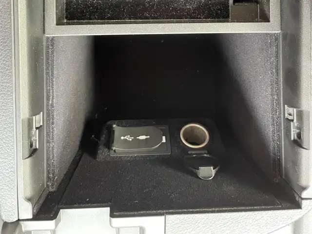 レクサス ＮＸ 300h Iパッケージ 和歌山県 2014(平26)年 11.8万km ソニッククォーツ 純正ナビ/（AM/FM/DVD/CD/USB/Bluetooth/フルセグTV/AUX）/パノラミックビューモニター/プリクラッシュセーフティ/レーンディパーチャーアシスト/レーダークルーズコントロール/レザーシート/D/Nパワーシート/D/Nシートヒーター/ステアリングヒーター/パワーバックドア/ブラインドスポットモニター/パワーシート/電動パーキングブレーキ/オートホールド機能/スマートキー/カードキー有/取説、保証書