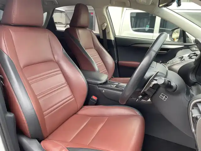 レクサス ＮＸ 300h Iパッケージ 和歌山県 2014(平26)年 11.8万km ソニッククォーツ 純正ナビ/（AM/FM/DVD/CD/USB/Bluetooth/フルセグTV/AUX）/パノラミックビューモニター/プリクラッシュセーフティ/レーンディパーチャーアシスト/レーダークルーズコントロール/レザーシート/D/Nパワーシート/D/Nシートヒーター/ステアリングヒーター/パワーバックドア/ブラインドスポットモニター/パワーシート/電動パーキングブレーキ/オートホールド機能/スマートキー/カードキー有/取説、保証書