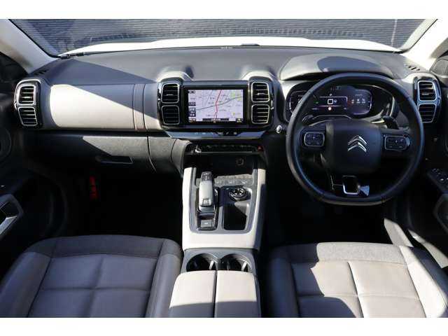 シトロエン Ｃ５ エアクロス シャイン 大分県 2019(令1)年 6.4万km 白 当店買取車両/アクティブセーフティブレーキ/アクティブクルーズコントロール/ブラインドスポットモニター/純正ディスプレイオーディオ（社外ナビあり）/AppleCarPlay/AndroidAuto/地デジ/Bluetooth/ワイヤレス充電/バックカメラ/LEDライト/ディレクショナルヘッドライト/純正18インチAW/純正フロアマット/ドライブレコーダー前後　（WHSR-510）/ETC/スペアキー1本
