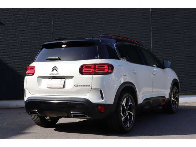 シトロエン Ｃ５ エアクロス シャイン 大分県 2019(令1)年 6.4万km 白 当店買取車両/アクティブセーフティブレーキ/アクティブクルーズコントロール/ブラインドスポットモニター/純正ディスプレイオーディオ（社外ナビあり）/AppleCarPlay/AndroidAuto/地デジ/Bluetooth/ワイヤレス充電/バックカメラ/LEDライト/ディレクショナルヘッドライト/純正18インチAW/純正フロアマット/ドライブレコーダー前後　（WHSR-510）/ETC/スペアキー1本