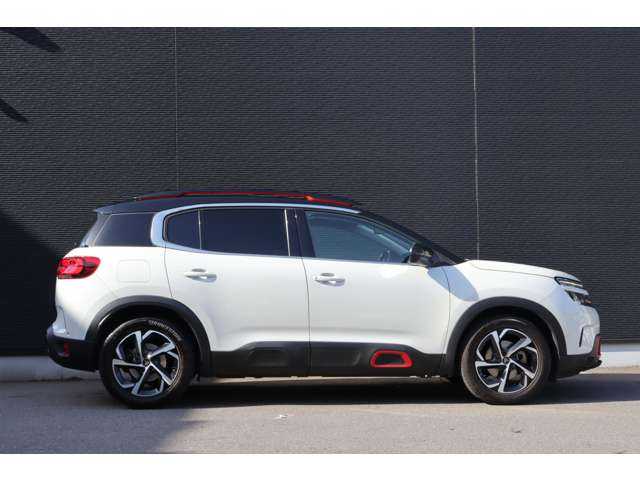 シトロエン Ｃ５ エアクロス シャイン 大分県 2019(令1)年 6.4万km 白 当店買取車両/アクティブセーフティブレーキ/アクティブクルーズコントロール/ブラインドスポットモニター/純正ディスプレイオーディオ（社外ナビあり）/AppleCarPlay/AndroidAuto/地デジ/Bluetooth/ワイヤレス充電/バックカメラ/LEDライト/ディレクショナルヘッドライト/純正18インチAW/純正フロアマット/ドライブレコーダー前後　（WHSR-510）/ETC/スペアキー1本