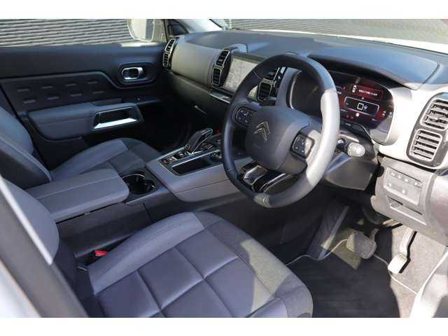 シトロエン Ｃ５ エアクロス シャイン 大分県 2019(令1)年 6.4万km 白 当店買取車両/アクティブセーフティブレーキ/アクティブクルーズコントロール/ブラインドスポットモニター/純正ディスプレイオーディオ（社外ナビあり）/AppleCarPlay/AndroidAuto/地デジ/Bluetooth/ワイヤレス充電/バックカメラ/LEDライト/ディレクショナルヘッドライト/純正18インチAW/純正フロアマット/ドライブレコーダー前後　（WHSR-510）/ETC/スペアキー1本