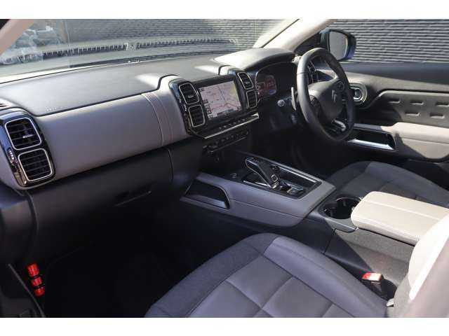シトロエン Ｃ５ エアクロス シャイン 大分県 2019(令1)年 6.4万km 白 当店買取車両/アクティブセーフティブレーキ/アクティブクルーズコントロール/ブラインドスポットモニター/純正ディスプレイオーディオ（社外ナビあり）/AppleCarPlay/AndroidAuto/地デジ/Bluetooth/ワイヤレス充電/バックカメラ/LEDライト/ディレクショナルヘッドライト/純正18インチAW/純正フロアマット/ドライブレコーダー前後　（WHSR-510）/ETC/スペアキー1本