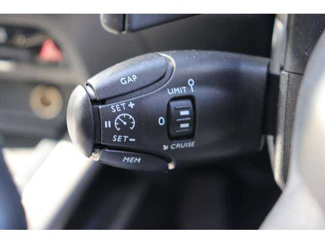 シトロエン Ｃ５ エアクロス シャイン 大分県 2019(令1)年 6.4万km 白 当店買取車両/アクティブセーフティブレーキ/アクティブクルーズコントロール/ブラインドスポットモニター/純正ディスプレイオーディオ（社外ナビあり）/AppleCarPlay/AndroidAuto/地デジ/Bluetooth/ワイヤレス充電/バックカメラ/LEDライト/ディレクショナルヘッドライト/純正18インチAW/純正フロアマット/ドライブレコーダー前後　（WHSR-510）/ETC/スペアキー1本