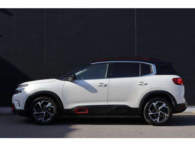 シトロエン Ｃ５ エアクロス シャイン 大分県 2019(令1)年 6.4万km 白 当店買取車両/アクティブセーフティブレーキ/アクティブクルーズコントロール/ブラインドスポットモニター/純正ディスプレイオーディオ（社外ナビあり）/AppleCarPlay/AndroidAuto/地デジ/Bluetooth/ワイヤレス充電/バックカメラ/LEDライト/ディレクショナルヘッドライト/純正18インチAW/純正フロアマット/ドライブレコーダー前後　（WHSR-510）/ETC/スペアキー1本