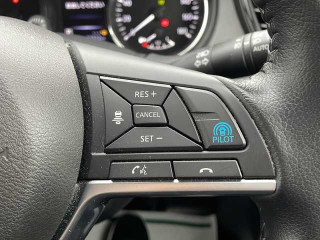 日産 エクストレイル ハイブリッド 20Xi 山梨県 2018(平30)年 5.4万km ブリリアントホワイトパール 純正9インチナビ/全周囲カメラ/衝突被害軽減システム/クルーズコントロール/横滑り防止装置/ETC/ドライブレコーダー/LEDヘッドライト/オートライト/純正17インチAW/プロパイロット/プッシュスタート/スマートキー/フロアマット