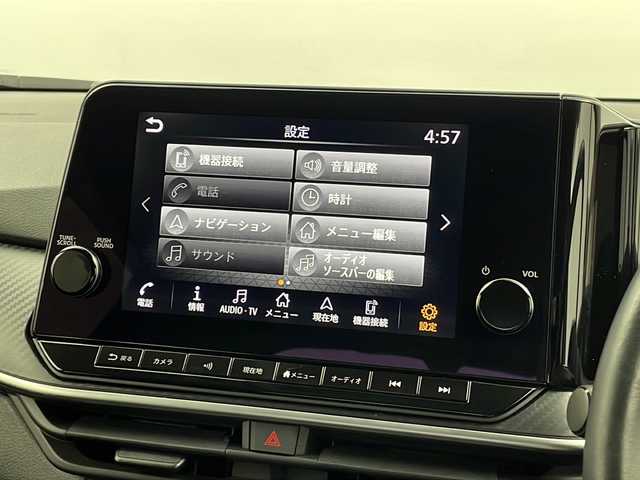 日産 ノート X FOUR 新潟県 2023(令5)年 2万km ブリリアントシルバー ワンオーナー/純正メーカーOPナビ/アラウンドビューモニター/フルセグTV/Bluetooth/エマージェンシーブレーキ/車線逸脱警報システム/ブラインドスポットモニター/前後コーナーセンサー/置くだけ充電/デジタルインナーミラー/ビルトインETC2.0/ドライブレコーダー/革巻き/ステアリングスイッチ/アイドリングストップ/プッシュスタート/社外15インチAW/純正フロアマット/保証書/取扱説明書/スペアキー×1