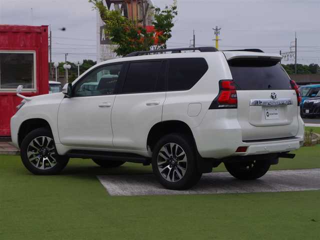 トヨタ ランドクルーザー プラド TX Lパッケージ 千葉県 2023(令5)年 1.6万km ホワイトパールクリスタルシャイン Toyota Safety Sense/・プリクラッシュセーフティ/・レーンディパーチャーアラート/・オートハイビーム/・レーダークルーズコントロール/ムーンルーフ/ベージュレザーシート/前席パワーシート/エアシート/シートヒーター/リア電動リクライニングシート/社外メモリーナビ/地デジTV/【DVD/CD再生機能　Bluetooth接続】/バックカメラ/リバース連動ドアミラー（左/右）/コンビハンドル/ステアリングスイッチ/ETC/LEDヘッドライト/フォグライト/ウインカーミラー/クリアランスソナー/純正19インチアルミホイル/サイド/カーテンエアバッグ/スマートキー