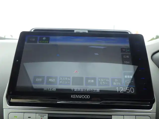 トヨタ ランドクルーザー プラド TX Lパッケージ 千葉県 2023(令5)年 1.6万km ホワイトパールクリスタルシャイン Toyota Safety Sense/・プリクラッシュセーフティ/・レーンディパーチャーアラート/・オートハイビーム/・レーダークルーズコントロール/ムーンルーフ/ベージュレザーシート/前席パワーシート/エアシート/シートヒーター/リア電動リクライニングシート/社外メモリーナビ/地デジTV/【DVD/CD再生機能　Bluetooth接続】/バックカメラ/リバース連動ドアミラー（左/右）/コンビハンドル/ステアリングスイッチ/ETC/LEDヘッドライト/フォグライト/ウインカーミラー/クリアランスソナー/純正19インチアルミホイル/サイド/カーテンエアバッグ/スマートキー