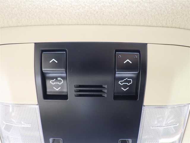トヨタ ランドクルーザー プラド TX Lパッケージ 茨城県 2023(令5)年 1.6万km ホワイトパールクリスタルシャイン Toyota Safety Sense/・プリクラッシュセーフティ/・レーンディパーチャーアラート/・オートハイビーム/・レーダークルーズコントロール/ムーンルーフ/ベージュレザーシート/前席パワーシート/エアシート/シートヒーター/リア電動リクライニングシート/9インチ社外メモリーナビ/地デジTV/【DVD/CD再生機能　Bluetooth接続】/バックカメラ/リバース連動ドアミラー（左/右）/コンビハンドル/ステアリングスイッチ/ETC/LEDヘッドライト/フォグライト/ウインカーミラー/クリアランスソナー/純正19インチアルミホイル/サイド/カーテンエアバッグ/スマートキー
