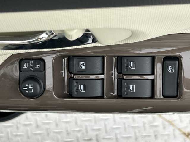ダイハツ ムーヴ キャンバス G メイクアップ リミテッド　SAⅢ 新潟県 2019(平31)年 1.8万km パールホワイトⅢ/ナチュラルベージュマイカメタリック 2トーン 純正メモリナビ/フルセグ/NMZK-W710/　CD/SD/DVD/Bluetooth/全周囲カメラ/両側パワースライドドア/スマートキー/衝突被害軽減ブレーキ/LEDヘッドライト/オートライト/オートハイビーム/フォグランプ/プッシュスタート/電動格納式ミラー/ETC/取扱説明書/スペアキー