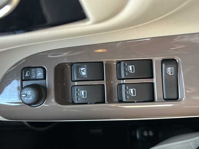 ダイハツ ムーヴ キャンバス G メイクアップ リミテッド　SAⅢ 石川県 2019(平31)年 1.8万km パールホワイトⅢ/ナチュラルベージュマイカメタリック 2トーン 純正ナビ/全方位カメラ/ETC/ドライブレコーダー（前方のみ）/両側パワースライドドア/スマートキー/衝突被害軽減ブレーキ/LEDヘッドライト/W+サイドエアバック/プッシュスタート/電動格納式ミラー/取扱説明書