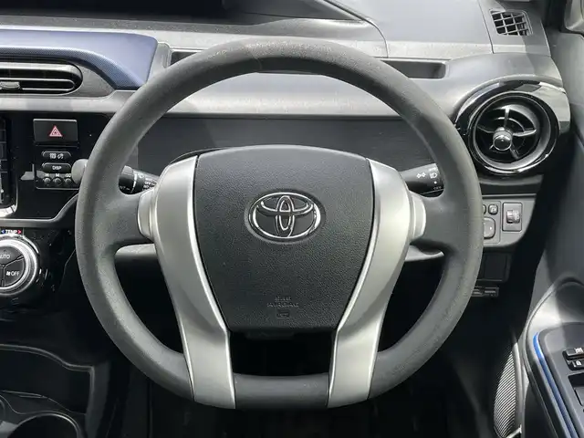 トヨタ アクア S 茨城県 2015(平27)年 1.2万km クールソーダメタリック 純正ナビ/【ラジオ・1セグTV・CD・SD・BT・AUX】/ETC/オートライト/ヘッドライトレベライザー/フロアマット/純正ホイールカバー/オートエアコン/電格ミラー/ウインカーミラー/ドアバイザー/横滑り防止装置/ECOモード/EVモード/スマートキー/プッシュスタート