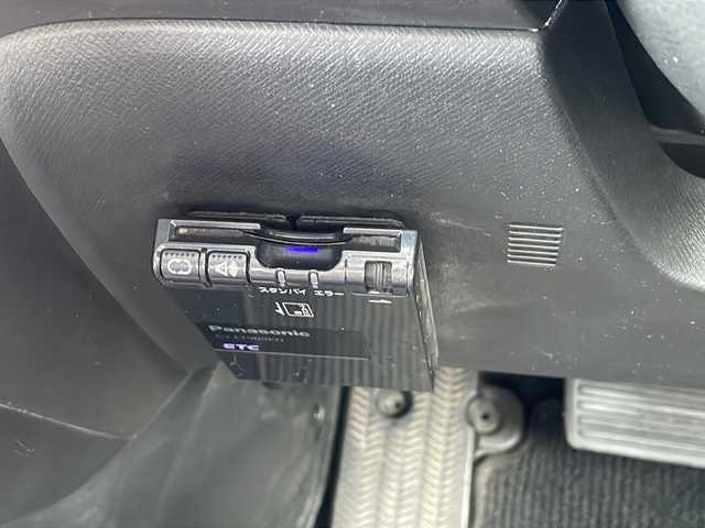 ホンダ ステップワゴン スパーダ Z 青森県 2010(平22)年 7.6万km プレミアムホワイトパール 4WD/社外HDDナビ・フルセグTV/バックカメラ/両側パワースライドドア/横滑り防止機能/パドルシフト/ワイパーデアイサー/前方ドライブレコーダー/ETC/HIDヘッドライト/フォグライト/ウインカーミラー/純正16インチアルミ/スマートキー