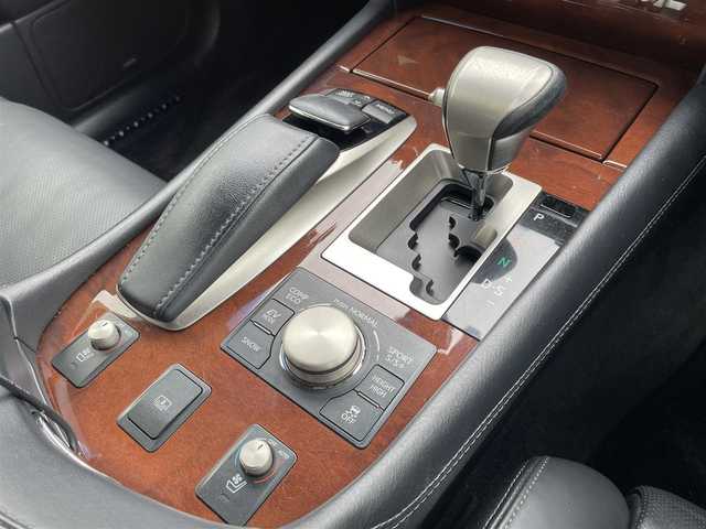レクサス ＬＳ 600h バージョンC Iパック 道央・札幌 2014(平26)年 12.8万km ホワイトパールクリスタルシャイン 登録時走行距離127672km/　4　W　D　/純正メモリナビ（CD/DVD/FM/AM/BT)/フルセグ(走行中視聴不可)/バックカメラ/ウィンカーミラー/クルーズコントロール（追従走行あり）/サンルーフ/ドアバイザー/プッシュスタート/ビルトインETC/ローダウン/MTモード付AT/パーキングアシスト/電動リアゲート/ドライブレコーダー/純正フロアマット/パワーシート（運転席/助手席）/シートヒーター(運転席/助手席）/エアシート（運転席/助手席）/横滑り防止装置/コーナーセンサー/レーンキープアシスト/盗難防止装置/オートライト/オートマチックハイビーム/カーテンエアバッグ/フォグランプ/リアフォグランプ/ステアリングスイッチ/ブラインドスポットモニター/EV/SNOW/ECO/SPORTモード/ステアリングヒーター/シートメモリ/ミラーヒーター/自動防眩ミラー/積込冬タイヤ/（純正AW/245/45/R19/23年製/溝6ｍｍ）