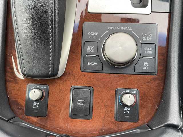 レクサス ＬＳ 600h バージョンC Iパック 道央・札幌 2014(平26)年 12.8万km ホワイトパールクリスタルシャイン 登録時走行距離127672km/　4　W　D　/純正メモリナビ（CD/DVD/FM/AM/BT)/フルセグ(走行中視聴不可)/バックカメラ/ウィンカーミラー/クルーズコントロール（追従走行あり）/サンルーフ/ドアバイザー/プッシュスタート/ビルトインETC/ローダウン/MTモード付AT/パーキングアシスト/電動リアゲート/ドライブレコーダー/純正フロアマット/パワーシート（運転席/助手席）/シートヒーター(運転席/助手席）/エアシート（運転席/助手席）/横滑り防止装置/コーナーセンサー/レーンキープアシスト/盗難防止装置/オートライト/オートマチックハイビーム/カーテンエアバッグ/フォグランプ/リアフォグランプ/ステアリングスイッチ/ブラインドスポットモニター/EV/SNOW/ECO/SPORTモード/ステアリングヒーター/シートメモリ/ミラーヒーター/自動防眩ミラー/積込冬タイヤ/（純正AW/245/45/R19/23年製/溝6ｍｍ）