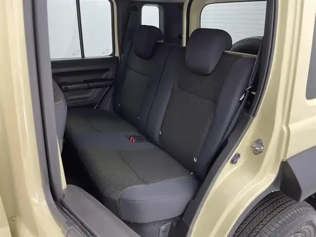 スズキ ジムニー ノマド FC 福井県 2025(令7)年 0.1千km アイボリーⅡ SUZUKI Safety Support/・デュアルセンサーブレーキサポート/・先行車発進お知らせ機能/・標識認識機能/・アダプティブクルーズコントロール/・車線逸脱警報機能/・ふらつき警報機能/・誤発進抑制機能/・後方誤発進抑制/・後退時ブレーキサポート/・オートマチックハイビーム/スペアタイヤ/純正フロアマット/シートヒーター/ミラーヒーター/色番号　E5J
