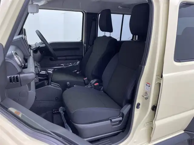 スズキ ジムニー ノマド FC 福井県 2025(令7)年 0.1千km アイボリーⅡ SUZUKI Safety Support/・デュアルセンサーブレーキサポート/・先行車発進お知らせ機能/・標識認識機能/・アダプティブクルーズコントロール/・車線逸脱警報機能/・ふらつき警報機能/・誤発進抑制機能/・後方誤発進抑制/・後退時ブレーキサポート/・オートマチックハイビーム/スペアタイヤ/純正フロアマット/シートヒーター/ミラーヒーター/色番号　E5J