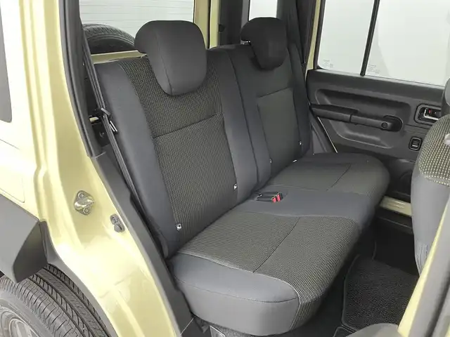 スズキ ジムニー ノマド FC 福井県 2025(令7)年 0.1千km アイボリーⅡ SUZUKI Safety Support/・デュアルセンサーブレーキサポート/・先行車発進お知らせ機能/・標識認識機能/・アダプティブクルーズコントロール/・車線逸脱警報機能/・ふらつき警報機能/・誤発進抑制機能/・後方誤発進抑制/・後退時ブレーキサポート/・オートマチックハイビーム/スペアタイヤ/純正フロアマット/シートヒーター/ミラーヒーター/色番号　E5J