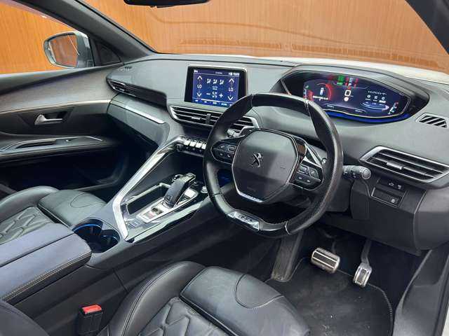 プジョー ５００８ GT ブルーHDi 千葉県 2019(令1)年 4.7万km パール ファーストクラスＰ　/ドライバースポーツＰパノラマＳＲ　/純正ナビ　/３６０°　/ＡＣＣ　/レザーシート　/シートヒーター　/リラクゼーション機能　/パワーシート　/ＬＥＤヘッドライト　/ハイビームアシスト