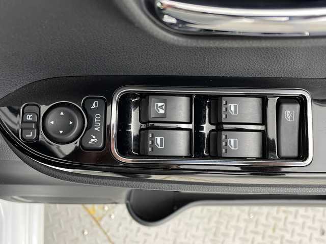 ダイハツ タント カスタム X 新潟県 2022(令4)年 3.8万km シャイニングホワイトパール ワンオーナー　/4WD/禁煙車/純正メモリナビ(AM/FM/BT/DVD)　/フルセグTV/Bluetooth接続/前席ドライブレコーダー/両側パワースライドドア　　/バックモニター　　/前席シートヒーター　/スマートアシスト/・衝突被害軽減ブレーキ/・衝突警報機能/・車線逸脱抑制機能/・ふらつき警報機能/横滑り防止機能/アイドリングストップ/前後コーナーセンサー　/スペアキー1本　/保証書/取扱説明書