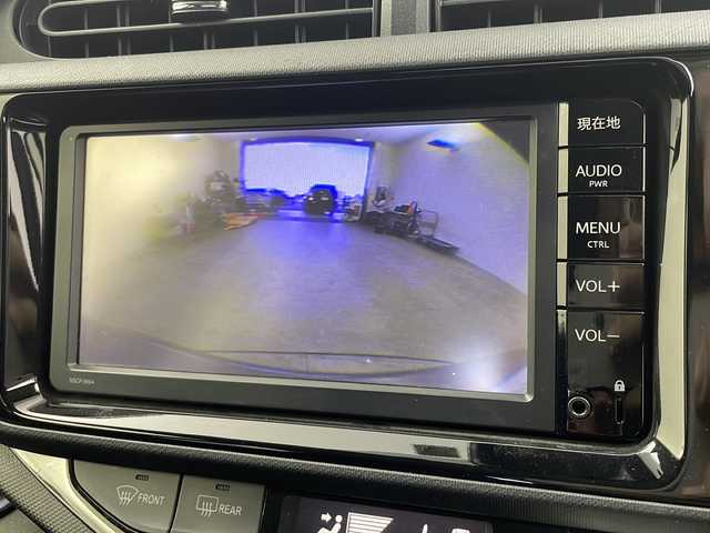 トヨタ アクア S 新潟県 2015(平27)年 7.2万km ディープアメジストマイカメタリック 　メモリナビ/　ワンセグテレビ/　バックカメラ/　アイドリングストップ/　ウィンカーミラー/　ドアバイザー/　プッシュスタート/　ETC/　衝突軽減システム/　レーンキープアシスト/　電動格納ミラー