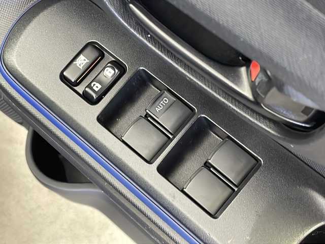 トヨタ アクア S 新潟県 2015(平27)年 7.2万km ディープアメジストマイカメタリック 　メモリナビ/　ワンセグテレビ/　バックカメラ/　アイドリングストップ/　ウィンカーミラー/　ドアバイザー/　プッシュスタート/　ETC/　衝突軽減システム/　レーンキープアシスト/　電動格納ミラー