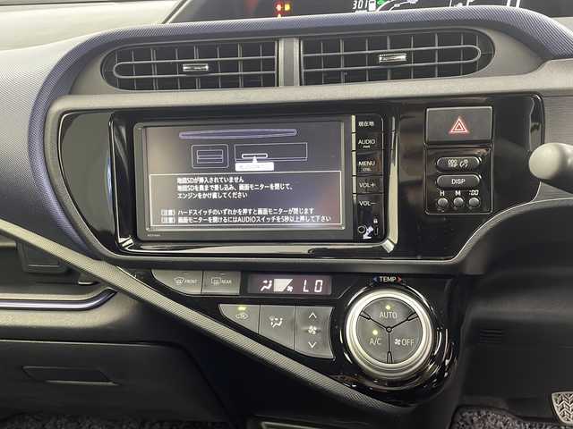 トヨタ アクア S 新潟県 2015(平27)年 7.2万km ディープアメジストマイカメタリック 　メモリナビ/　ワンセグテレビ/　バックカメラ/　アイドリングストップ/　ウィンカーミラー/　ドアバイザー/　プッシュスタート/　ETC/　衝突軽減システム/　レーンキープアシスト/　電動格納ミラー