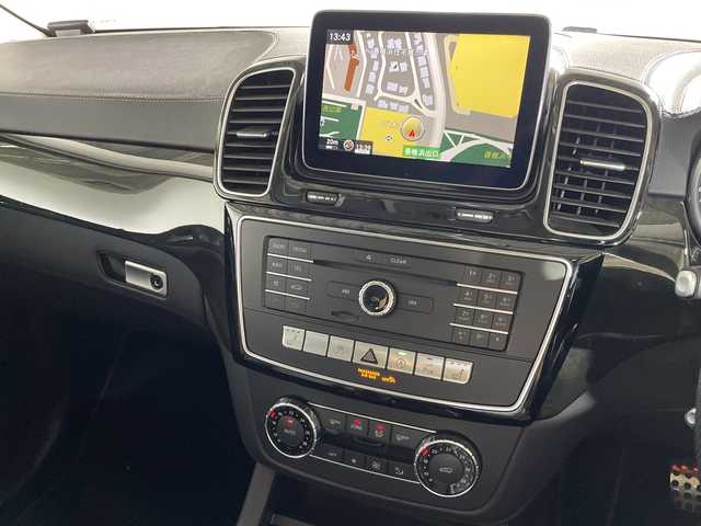 メルセデス・ベンツ ＧＬＥ３５０ｄ 4MATIC スポーツ 福岡県 2015(平27)年 6.4万km 黒 純正ナビ/・CD/DVD/BT/フルセグTV/・全方位モニター/サンルーフ/ハーマーカードン/アンビエントライト/クルーズコントロール/BSM/コーナーセンサー/革シート/・パワーシート（/N)/・シートヒーター（D/N)/パワーバックドア/革巻きステアリング/・ステアリングリモコン/・パドルシフト/ETC2.0/エンジンスターター/純正20インチアルミホイール/純正フロアマット