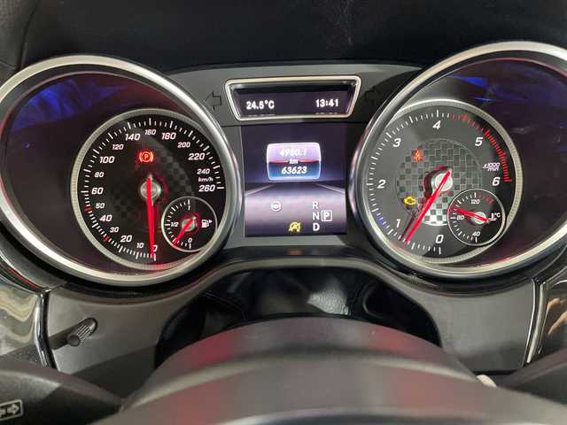 メルセデス・ベンツ ＧＬＥ３５０ｄ 4MATIC スポーツ 福岡県 2015(平27)年 6.4万km 黒 純正ナビ/・CD/DVD/BT/フルセグTV/・全方位モニター/サンルーフ/ハーマーカードン/アンビエントライト/クルーズコントロール/BSM/コーナーセンサー/革シート/・パワーシート（/N)/・シートヒーター（D/N)/パワーバックドア/革巻きステアリング/・ステアリングリモコン/・パドルシフト/ETC2.0/エンジンスターター/純正20インチアルミホイール/純正フロアマット