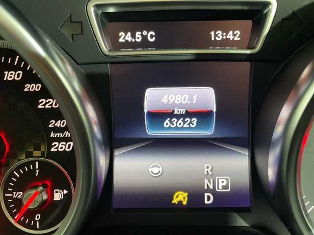 メルセデス・ベンツ ＧＬＥ３５０ｄ 4MATIC スポーツ 福岡県 2015(平27)年 6.4万km 黒 純正ナビ/・CD/DVD/BT/フルセグTV/・全方位モニター/サンルーフ/ハーマーカードン/アンビエントライト/クルーズコントロール/BSM/コーナーセンサー/革シート/・パワーシート（/N)/・シートヒーター（D/N)/パワーバックドア/革巻きステアリング/・ステアリングリモコン/・パドルシフト/ETC2.0/エンジンスターター/純正20インチアルミホイール/純正フロアマット