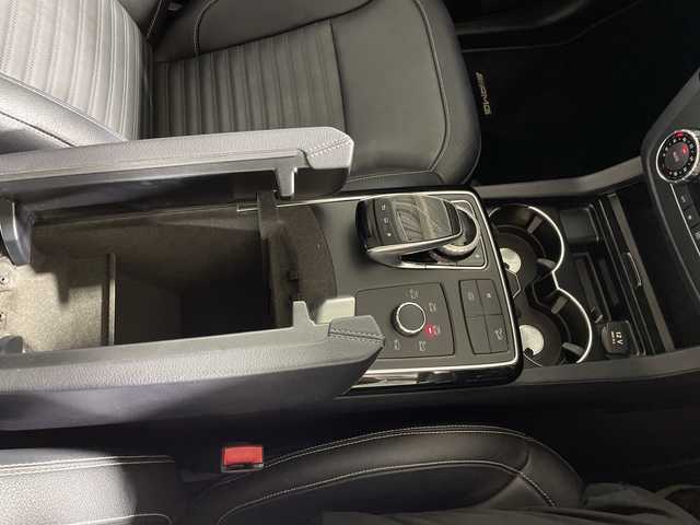 メルセデス・ベンツ ＧＬＥ３５０ｄ 4MATIC スポーツ 福岡県 2015(平27)年 6.4万km 黒 純正ナビ/・CD/DVD/BT/フルセグTV/・全方位モニター/サンルーフ/ハーマーカードン/アンビエントライト/クルーズコントロール/BSM/コーナーセンサー/革シート/・パワーシート（/N)/・シートヒーター（D/N)/パワーバックドア/革巻きステアリング/・ステアリングリモコン/・パドルシフト/ETC2.0/エンジンスターター/純正20インチアルミホイール/純正フロアマット