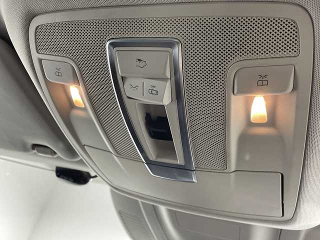 メルセデス・ベンツ ＧＬＥ３５０ｄ 4MATIC スポーツ 福岡県 2015(平27)年 6.4万km 黒 純正ナビ/・CD/DVD/BT/フルセグTV/・全方位モニター/サンルーフ/ハーマーカードン/アンビエントライト/クルーズコントロール/BSM/コーナーセンサー/革シート/・パワーシート（/N)/・シートヒーター（D/N)/パワーバックドア/革巻きステアリング/・ステアリングリモコン/・パドルシフト/ETC2.0/エンジンスターター/純正20インチアルミホイール/純正フロアマット