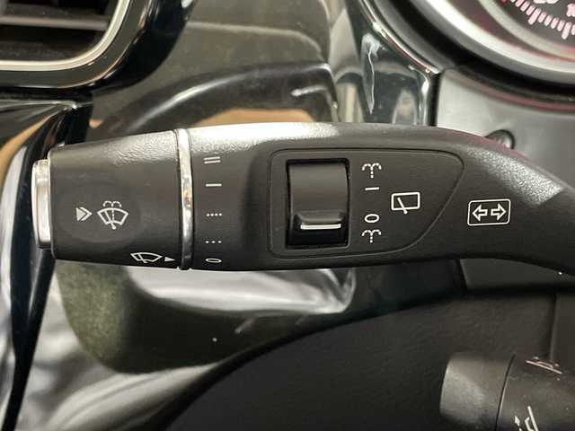 メルセデス・ベンツ ＧＬＥ３５０ｄ 4MATIC スポーツ 福岡県 2015(平27)年 6.4万km 黒 純正ナビ/・CD/DVD/BT/フルセグTV/・全方位モニター/サンルーフ/ハーマーカードン/アンビエントライト/クルーズコントロール/BSM/コーナーセンサー/革シート/・パワーシート（/N)/・シートヒーター（D/N)/パワーバックドア/革巻きステアリング/・ステアリングリモコン/・パドルシフト/ETC2.0/エンジンスターター/純正20インチアルミホイール/純正フロアマット