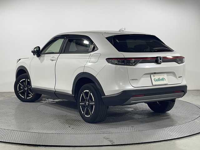 ホンダ ヴェゼル ハイブリッド e:HEV X 広島県 2022(令4)年 3.7万km プラチナホワイトパール 9型HondaConnectディスプレイ（フルセグTV/AppleCarPlay/AndroidAuto）/バックカメラ/Clazzioシートカバー/ホンダセンシング/・衝突軽減ブレーキ/・レーンキープアシスト/・オートハイビーム/・アダプティブクルーズコントロール/・誤発進抑制機能/・パーキングセンサー/ヒルディセントコントロール/減速セレクター/電動パーキングブレーキ/オートブレーキホールド/ワイヤレス充電/ETC2.0/ドライブレコーダー