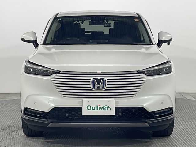 ホンダ ヴェゼル ハイブリッド e:HEV X 広島県 2022(令4)年 3.7万km プラチナホワイトパール 9型HondaConnectディスプレイ（フルセグTV/AppleCarPlay/AndroidAuto）/バックカメラ/Clazzioシートカバー/ホンダセンシング/・衝突軽減ブレーキ/・レーンキープアシスト/・オートハイビーム/・アダプティブクルーズコントロール/・誤発進抑制機能/・パーキングセンサー/ヒルディセントコントロール/減速セレクター/電動パーキングブレーキ/オートブレーキホールド/ワイヤレス充電/ETC2.0/ドライブレコーダー