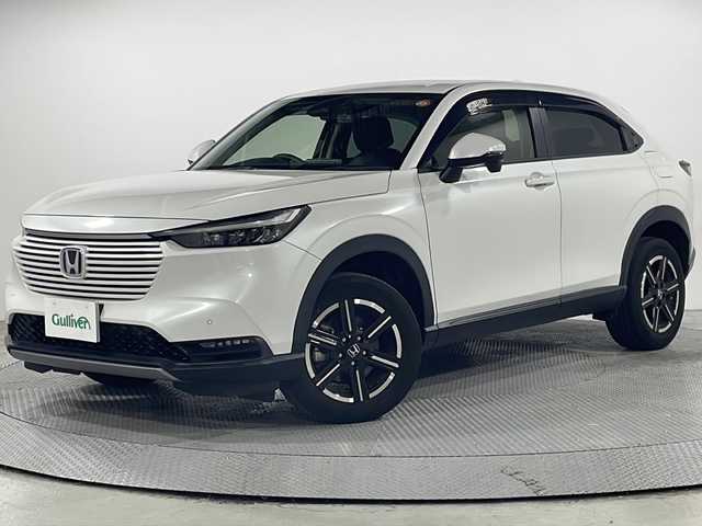 ホンダ ヴェゼル ハイブリッド e:HEV X 広島県 2022(令4)年 3.7万km プラチナホワイトパール 9型HondaConnectディスプレイ（フルセグTV/AppleCarPlay/AndroidAuto）/バックカメラ/Clazzioシートカバー/ホンダセンシング/・衝突軽減ブレーキ/・レーンキープアシスト/・オートハイビーム/・アダプティブクルーズコントロール/・誤発進抑制機能/・パーキングセンサー/ヒルディセントコントロール/減速セレクター/電動パーキングブレーキ/オートブレーキホールド/ワイヤレス充電/ETC2.0/ドライブレコーダー