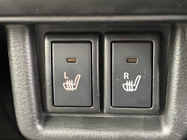 スズキ スペーシア HYBRID X 徳島県 2024(令6)年 4.4万km ピュアホワイトP 社外ナビ/（ラジオ/BT/iPod/USB）/バックカメラ/D/N席シートヒーター/純正14インチアルミホイール/LEDヘッドライト/前後コーナーセンサー/ビルトインETC/純正フロアマット/両側電動スライドドア/アイドリングストップ/電動格納ミラー/オートライト/新車時保証書