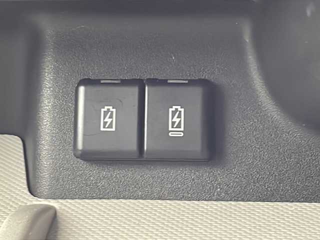 スズキ スペーシア HYBRID X 徳島県 2024(令6)年 4.4万km ピュアホワイトP 社外ナビ/（ラジオ/BT/iPod/USB）/バックカメラ/D/N席シートヒーター/純正14インチアルミホイール/LEDヘッドライト/前後コーナーセンサー/ビルトインETC/純正フロアマット/両側電動スライドドア/アイドリングストップ/電動格納ミラー/オートライト/新車時保証書