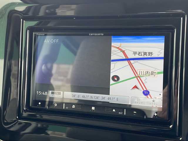 スズキ スペーシア HYBRID X 徳島県 2024(令6)年 4.4万km ピュアホワイトP 社外ナビ/（ラジオ/BT/iPod/USB）/バックカメラ/D/N席シートヒーター/純正14インチアルミホイール/LEDヘッドライト/前後コーナーセンサー/ビルトインETC/純正フロアマット/両側電動スライドドア/アイドリングストップ/電動格納ミラー/オートライト/新車時保証書