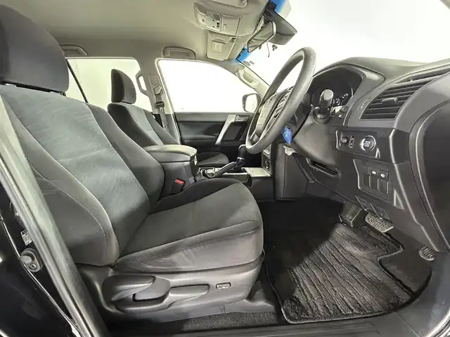 トヨタ ランドクルーザー プラド TX 佐賀県 2020(令2)年 6.9万km ブラック 純正7型ナビ/CD/DVD/SD/BT/FM/AM/プリクラッシュセーフティ/バックカメラ/ＥＴＣ/レーダークルーズコントロール/ル－フレール/前後コーナーセンサー/オートマチックハイビーム/レーンキープアシスト/踏み間違い防止/ＬＥＤヘッドライト/フォグランプ/純正17インチアルミホイール/エアバッグ(運転席/助手席/サイド/カーテン)