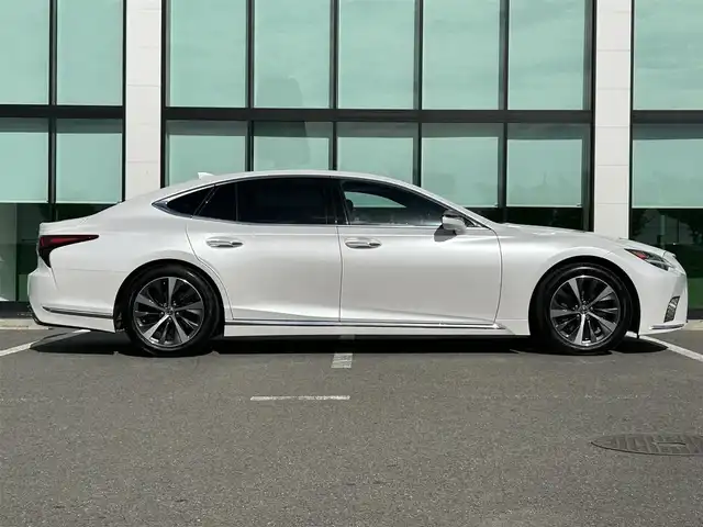 レクサス ＬＳ 500 Iパッケージ 和歌山県 2021(令3)年 5.9万km ソニッククォーツ 純正ナビ/全方位カメラ/フルセグTV/衝突軽減ブレーキ/レーダークルコン/ブラインドスポットモニター/前後コーナーセンサー/デジタルインナーミラー/前後ドラレコ/ETC2.0 /ヘッドアップディスプレイ/シートメモリー/パワーシート/シートヒーター/シートベンチレーション/パドルシフト/サンシェード/ステアリングリモコン/ステアリングヒーター/パドルシフト