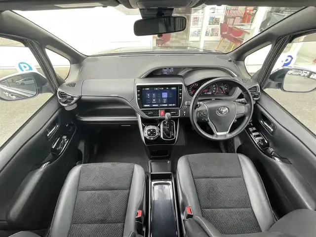 トヨタ ヴォクシー ZS 煌Ⅲ 福岡県 2020(令2)年 4.4万km ブラック 純正10型SDナビ(フルセグTV/CD/DVD/BT)/バックカメラ/トヨタセーフティ/コーナーセンサー/フリップダウンモニター/両側パワスラ/クルコン/ETC/USB/純正LED/純正アルミホイール/プッシュスタート/スマートキー
