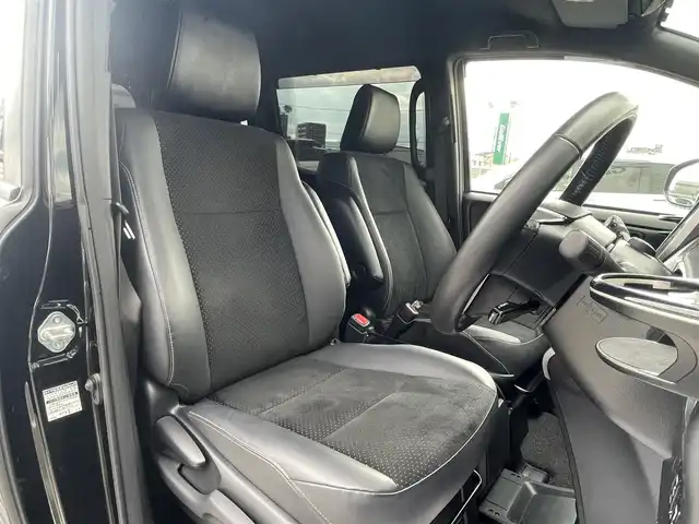 トヨタ ヴォクシー ZS 煌Ⅲ 福岡県 2020(令2)年 4.4万km ブラック 純正10型SDナビ(フルセグTV/CD/DVD/BT)/バックカメラ/トヨタセーフティ/コーナーセンサー/フリップダウンモニター/両側パワスラ/クルコン/ETC/USB/純正LED/純正アルミホイール/プッシュスタート/スマートキー