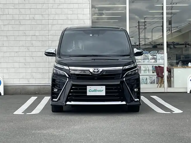 トヨタ ヴォクシー ZS 煌Ⅲ 福岡県 2020(令2)年 4.4万km ブラック 純正10型SDナビ(フルセグTV/CD/DVD/BT)/バックカメラ/トヨタセーフティ/コーナーセンサー/フリップダウンモニター/両側パワスラ/クルコン/ETC/USB/純正LED/純正アルミホイール/プッシュスタート/スマートキー