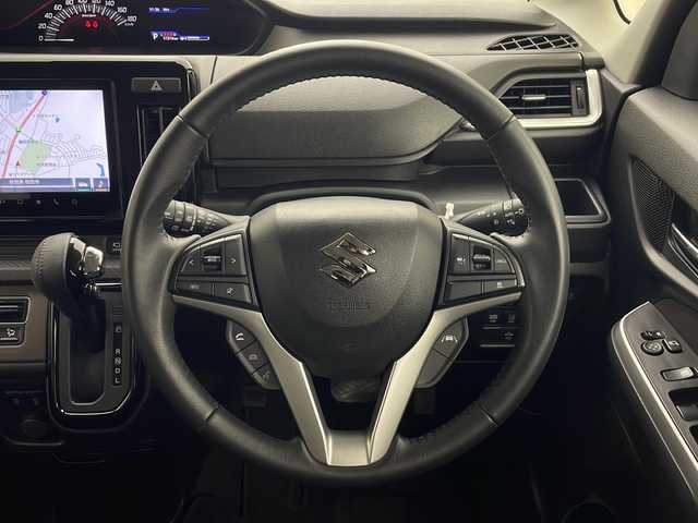 スズキ ソリオ バンディット HV MV 秋田県 2023(令5)年 1.8万km スーパーブラックパール 4WD/純正ナビ/（FM/AM/Bluetooth/フルセグTV/CD/DVD）/全方位カメラ/バックカメラ/両側パワースライドドア/衝突軽減装置/横滑り防止装置/レーンキープアシスト/コーナーセンサー/レーダークルーズコントロール/アイドリングストップ/ETC2.0/ステアリングスイッチ/前席シートヒーター/LEDヘッドライト/フォグランプ/オートライト/オートハイビーム/プッシュスタート/スマートキー/スペアキー/純正アルミホイール/社外フロアマット/電動格納ミラー/ドアバイザー