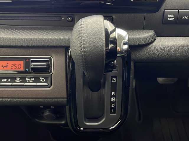 スズキ ソリオ バンディット HV MV 秋田県 2023(令5)年 1.8万km スーパーブラックパール 4WD/純正ナビ/（FM/AM/Bluetooth/フルセグTV/CD/DVD）/全方位カメラ/バックカメラ/両側パワースライドドア/衝突軽減装置/横滑り防止装置/レーンキープアシスト/コーナーセンサー/レーダークルーズコントロール/アイドリングストップ/ETC2.0/ステアリングスイッチ/前席シートヒーター/LEDヘッドライト/フォグランプ/オートライト/オートハイビーム/プッシュスタート/スマートキー/スペアキー/純正アルミホイール/社外フロアマット/電動格納ミラー/ドアバイザー