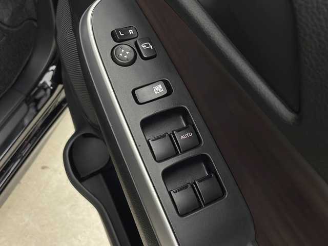 スズキ ソリオ バンディット HV MV 秋田県 2023(令5)年 1.8万km スーパーブラックパール 4WD/純正ナビ/（FM/AM/Bluetooth/フルセグTV/CD/DVD）/全方位カメラ/バックカメラ/両側パワースライドドア/衝突軽減装置/横滑り防止装置/レーンキープアシスト/コーナーセンサー/レーダークルーズコントロール/アイドリングストップ/ETC2.0/ステアリングスイッチ/前席シートヒーター/LEDヘッドライト/フォグランプ/オートライト/オートハイビーム/プッシュスタート/スマートキー/スペアキー/純正アルミホイール/社外フロアマット/電動格納ミラー/ドアバイザー