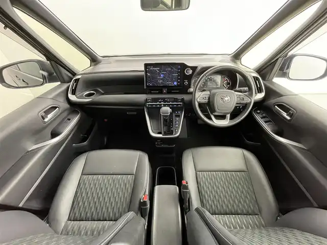 トヨタ ノア S－Z 道央・札幌 2023(令5)年 3.8万km スパークリングブラックパールクリスタルシャイン ・４WD/・寒冷地仕様/・純正10.5型ディスプレイオーディオプラス/　ナビ/フルセグTV/CD/DVD/USB//　BT/HDMI/miracast/・ステアリングスイッチ/・パノラミックビューモニター/・ビルトインETC2.0/・トヨタセーフティセンス/　PCS/LDA/RDA/RCD/　PKSB/RSA/ソナー前後/　発進遅れ告知/後退速度抑制/・アドバンスドパーク/・レーダークルーズコントロール/・横滑り防止装置/・オートブレーキホールド/・ECOモード/・MTモード付AT/・両側パワースライドドア/・ハーフレザーシート/・D+N席シートヒーター/・２列目格納式サンシェード/・純正フロアマット/・オートマチックハイビーム/・オートライト/・LEDヘッドライト/・フロントフォグランプ/・ドアミラーウィンカー/・オートリトラクタブルドアミラー/・ドアバイザー/・純正１６インチAW/・プッシュスタート/・スマートキー/・取/保