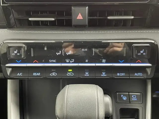 トヨタ ノア S－Z 道央・札幌 2023(令5)年 3.8万km スパークリングブラックパールクリスタルシャイン ・４WD/・寒冷地仕様/・純正10.5型ディスプレイオーディオプラス/　ナビ/フルセグTV/CD/DVD/USB//　BT/HDMI/miracast/・ステアリングスイッチ/・パノラミックビューモニター/・ビルトインETC2.0/・トヨタセーフティセンス/　PCS/LDA/RDA/RCD/　PKSB/RSA/ソナー前後/　発進遅れ告知/後退速度抑制/・アドバンスドパーク/・レーダークルーズコントロール/・横滑り防止装置/・オートブレーキホールド/・ECOモード/・MTモード付AT/・両側パワースライドドア/・ハーフレザーシート/・D+N席シートヒーター/・２列目格納式サンシェード/・純正フロアマット/・オートマチックハイビーム/・オートライト/・LEDヘッドライト/・フロントフォグランプ/・ドアミラーウィンカー/・オートリトラクタブルドアミラー/・ドアバイザー/・純正１６インチAW/・プッシュスタート/・スマートキー/・取/保